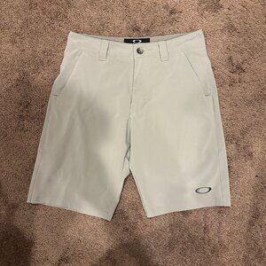 Oakley Men’s Performance Golf Shorts – Light Gray